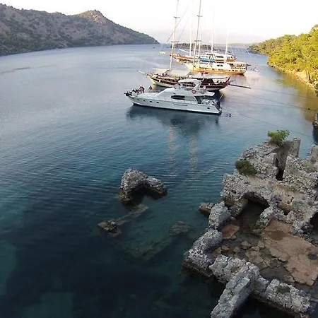 Lagoon-boat Botel *