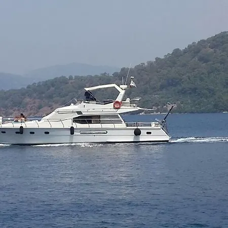 Lagoon-boat Botel *
