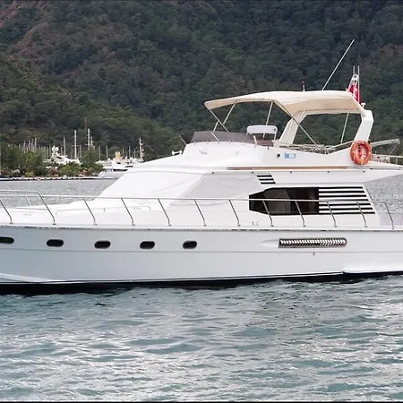 Lagoon-boat