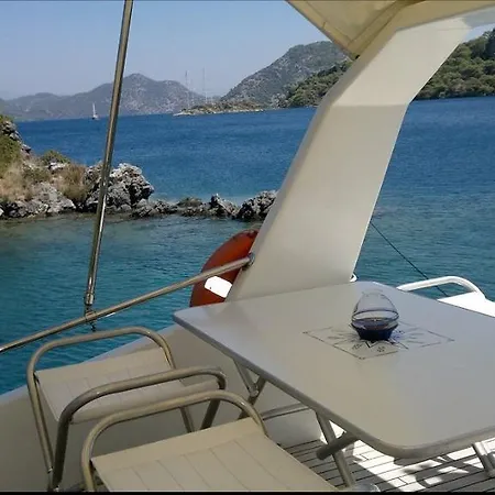 Botel Lagoon-boat