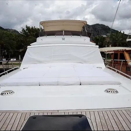 Botel Lagoon-boat *