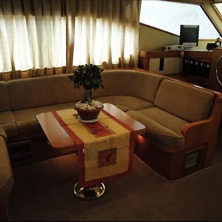 Lagoon-boat Botel *