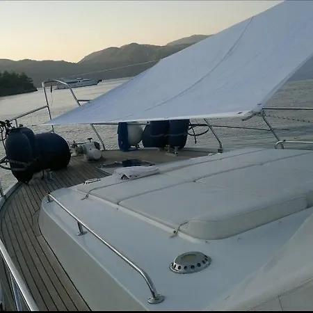 Lagoon-boat Botel *