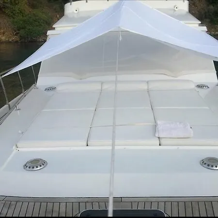 Lagoon-boat Botel *