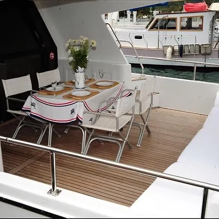 Botel Lagoon-boat *