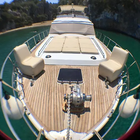 Botel Lagoon-boat *