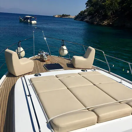 Lagoon-boat Botel *